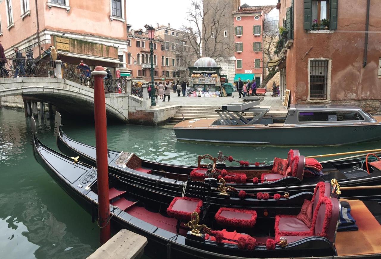 The Wolf House Hotell Venedig Exteriör bild