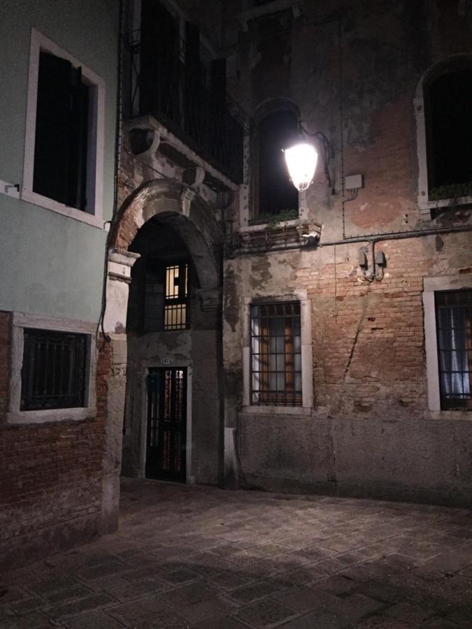 The Wolf House Hotell Venedig Exteriör bild