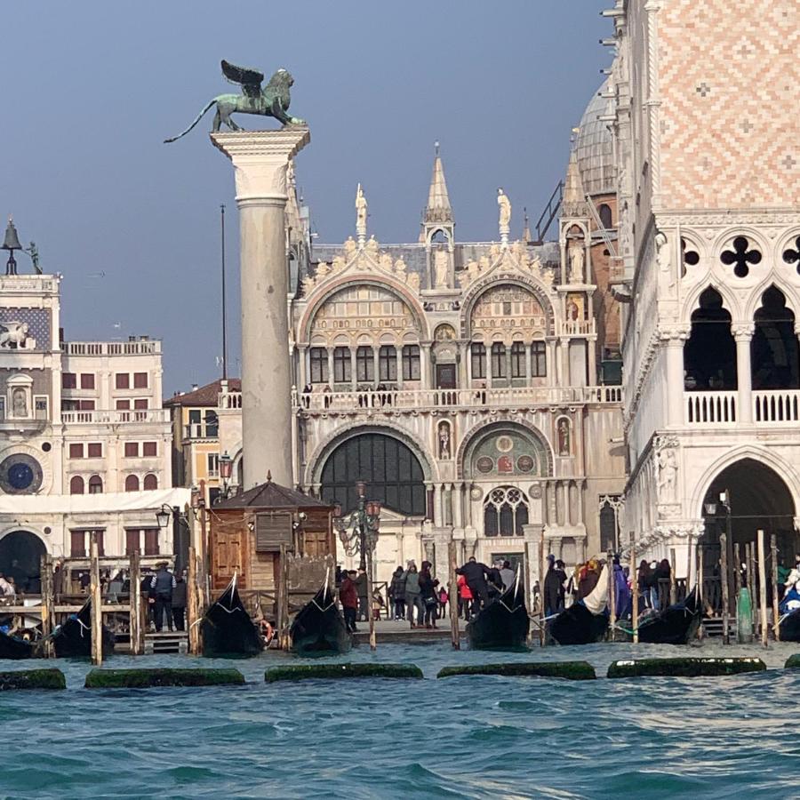The Wolf House Hotell Venedig Exteriör bild